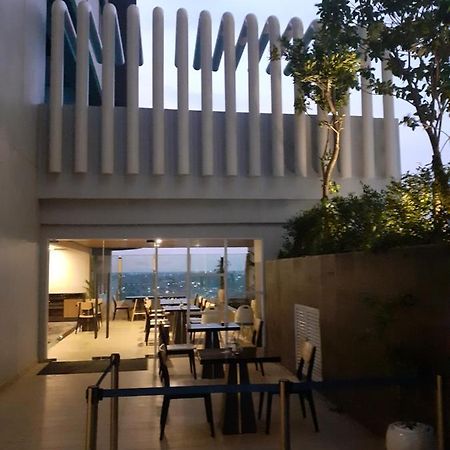 Bess Mansion Apartment, 16Th Floor Surabaya Exterior foto